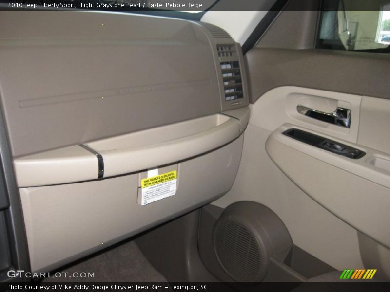 Light Graystone Pearl / Pastel Pebble Beige 2010 Jeep Liberty Sport