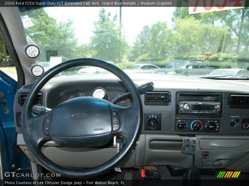 Island Blue Metallic / Medium Graphite 2000 Ford F250 Super Duty XLT Extended Cab 4x4