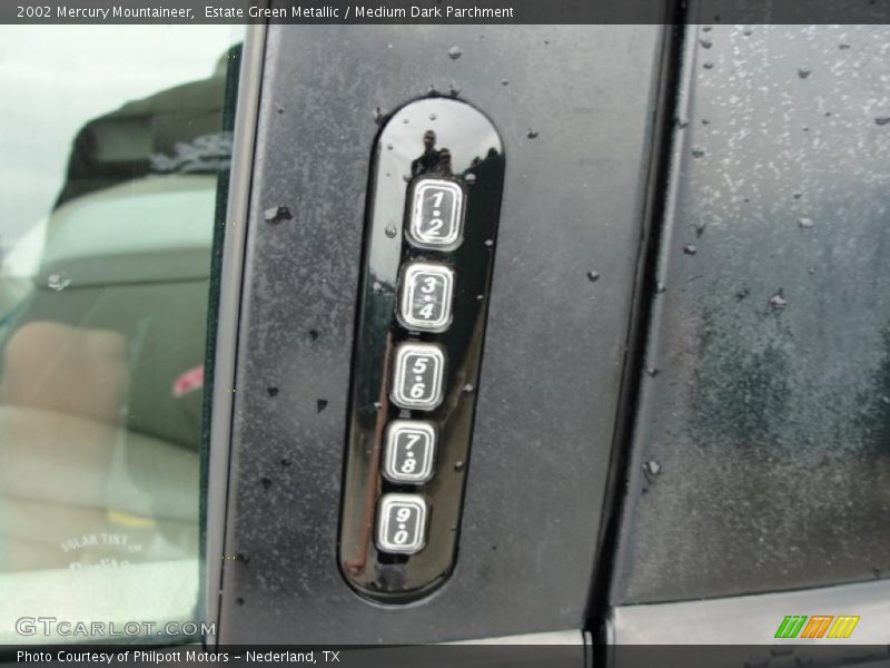 Estate Green Metallic / Medium Dark Parchment 2002 Mercury Mountaineer
