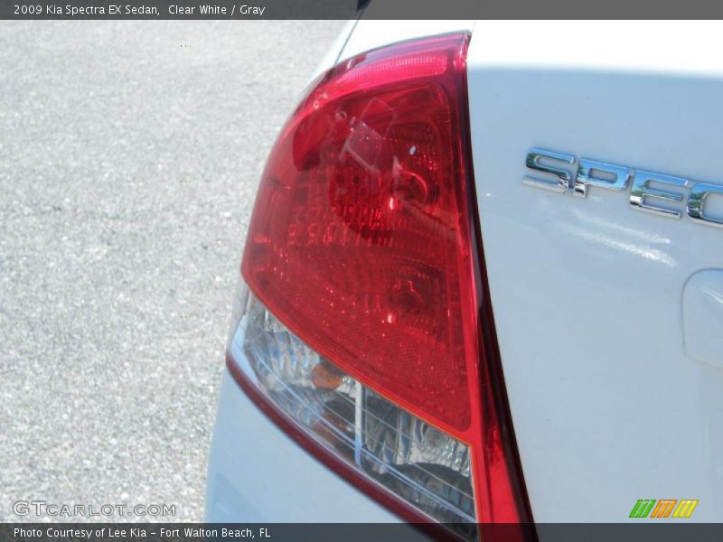 Clear White / Gray 2009 Kia Spectra EX Sedan