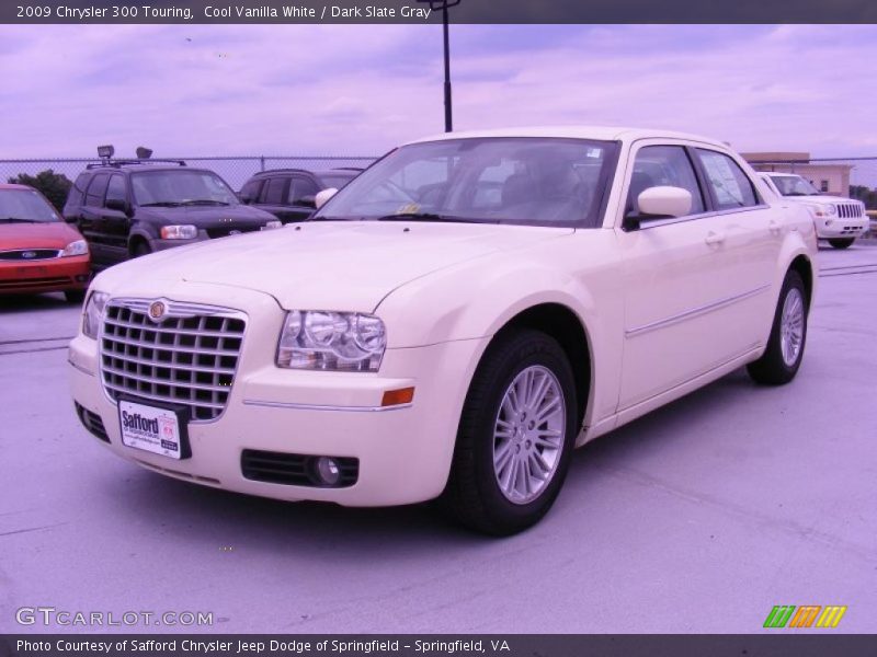Cool Vanilla White / Dark Slate Gray 2009 Chrysler 300 Touring