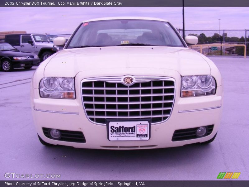 Cool Vanilla White / Dark Slate Gray 2009 Chrysler 300 Touring
