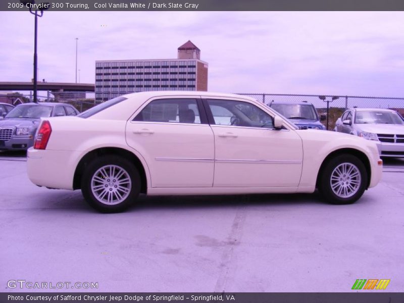 Cool Vanilla White / Dark Slate Gray 2009 Chrysler 300 Touring