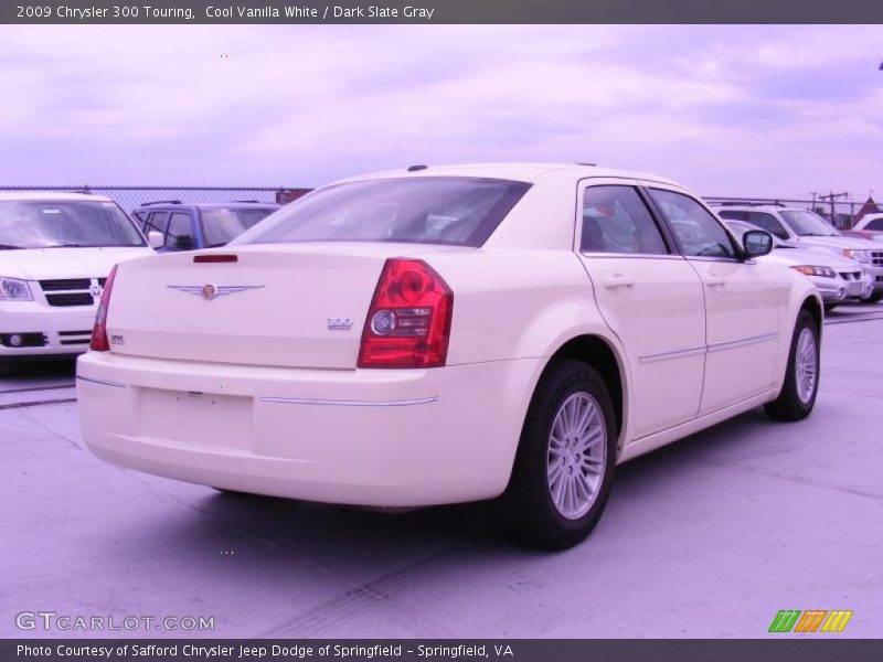 Cool Vanilla White / Dark Slate Gray 2009 Chrysler 300 Touring