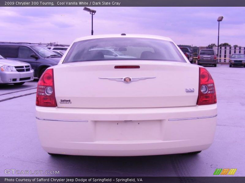 Cool Vanilla White / Dark Slate Gray 2009 Chrysler 300 Touring
