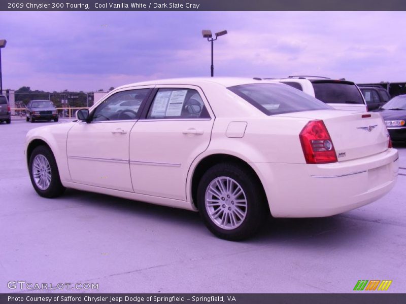 Cool Vanilla White / Dark Slate Gray 2009 Chrysler 300 Touring