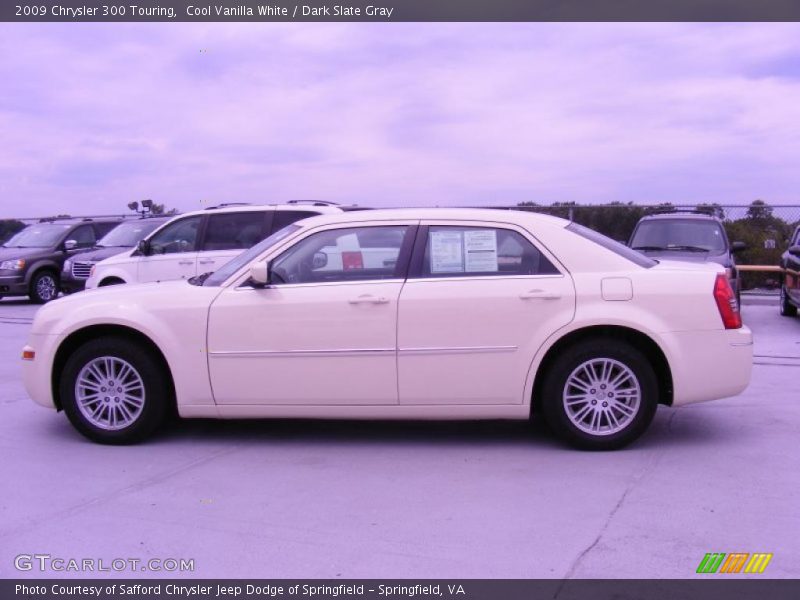 Cool Vanilla White / Dark Slate Gray 2009 Chrysler 300 Touring
