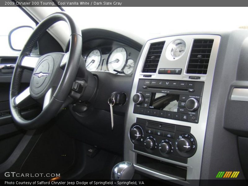 Cool Vanilla White / Dark Slate Gray 2009 Chrysler 300 Touring
