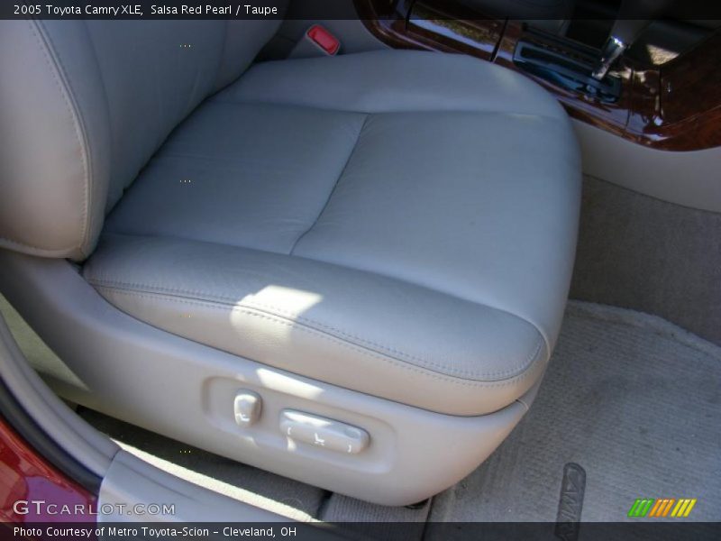Salsa Red Pearl / Taupe 2005 Toyota Camry XLE