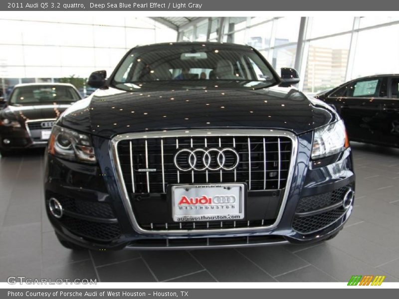 Deep Sea Blue Pearl Effect / Light Gray 2011 Audi Q5 3.2 quattro