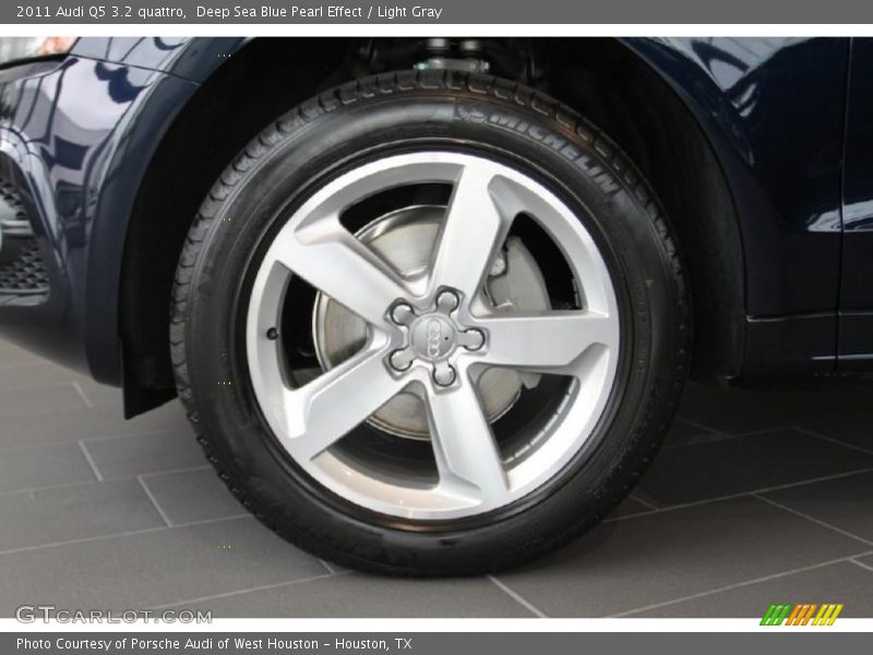 Deep Sea Blue Pearl Effect / Light Gray 2011 Audi Q5 3.2 quattro