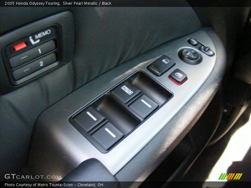Silver Pearl Metallic / Black 2005 Honda Odyssey Touring