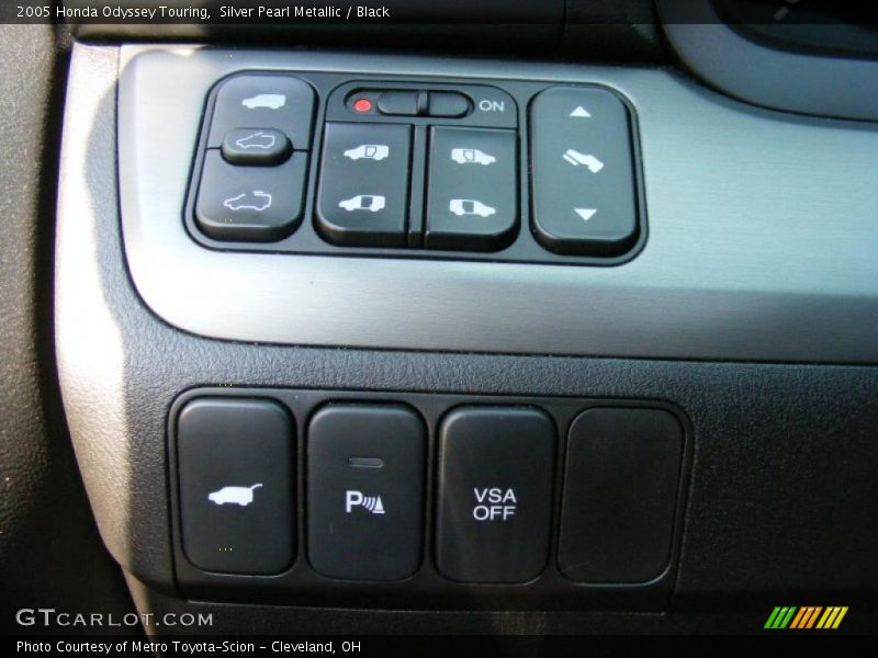 Silver Pearl Metallic / Black 2005 Honda Odyssey Touring