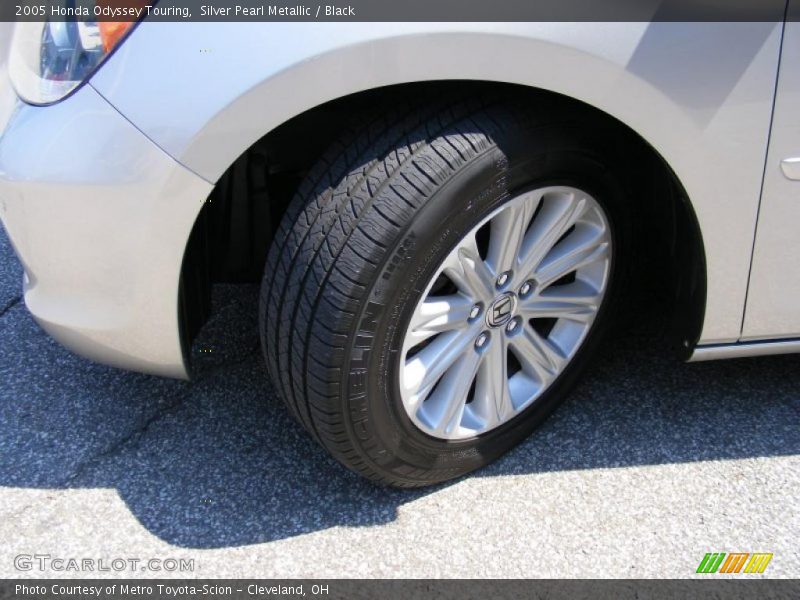 Silver Pearl Metallic / Black 2005 Honda Odyssey Touring