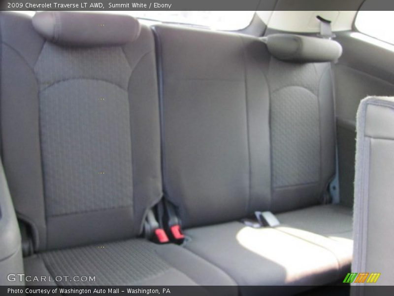 Summit White / Ebony 2009 Chevrolet Traverse LT AWD