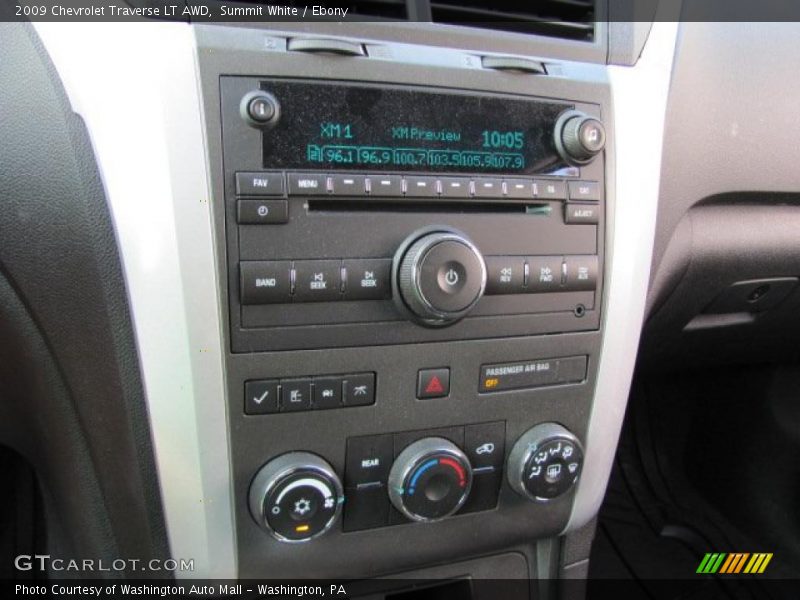 Summit White / Ebony 2009 Chevrolet Traverse LT AWD