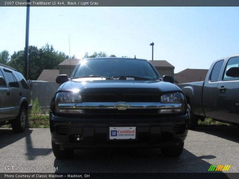 Black / Light Gray 2007 Chevrolet TrailBlazer LS 4x4