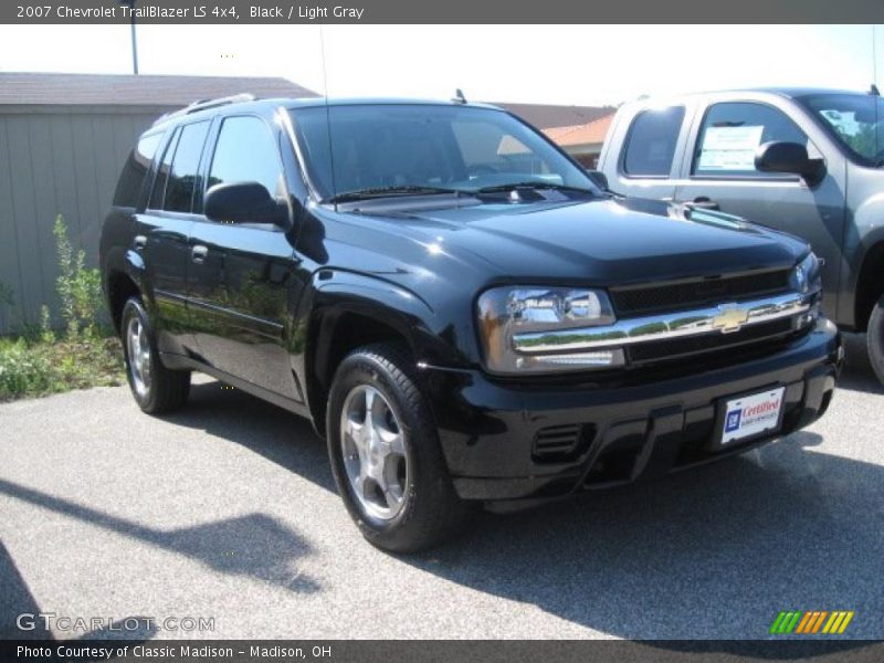 Black / Light Gray 2007 Chevrolet TrailBlazer LS 4x4