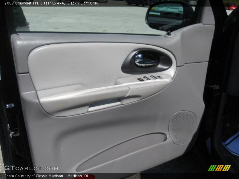 Black / Light Gray 2007 Chevrolet TrailBlazer LS 4x4