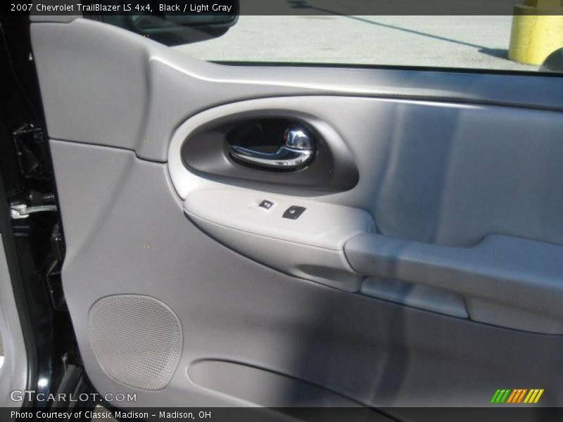 Black / Light Gray 2007 Chevrolet TrailBlazer LS 4x4