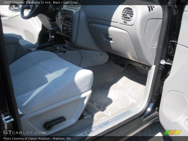 Black / Light Gray 2007 Chevrolet TrailBlazer LS 4x4