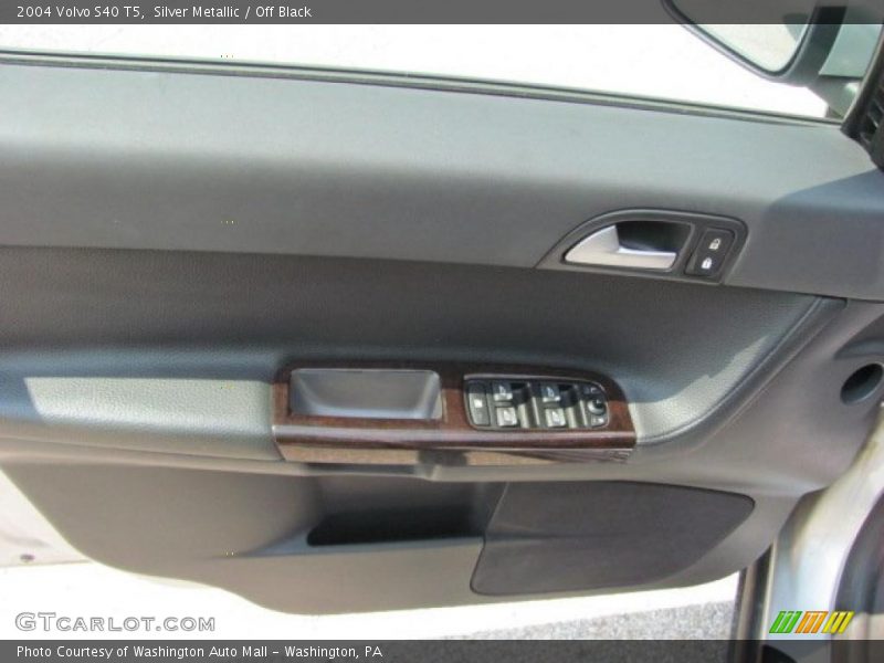 Silver Metallic / Off Black 2004 Volvo S40 T5