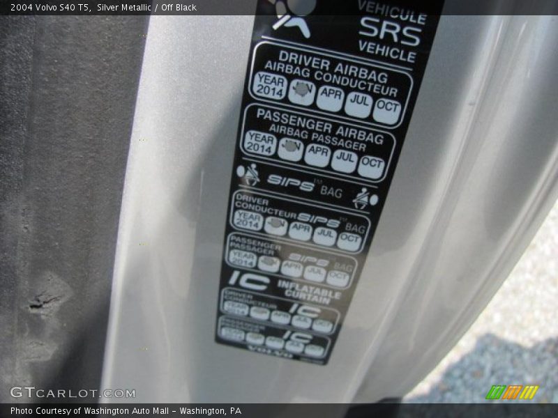 Silver Metallic / Off Black 2004 Volvo S40 T5