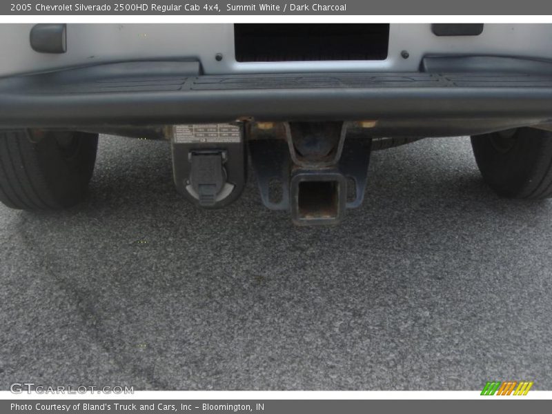 Summit White / Dark Charcoal 2005 Chevrolet Silverado 2500HD Regular Cab 4x4