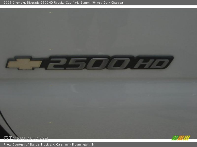 Summit White / Dark Charcoal 2005 Chevrolet Silverado 2500HD Regular Cab 4x4