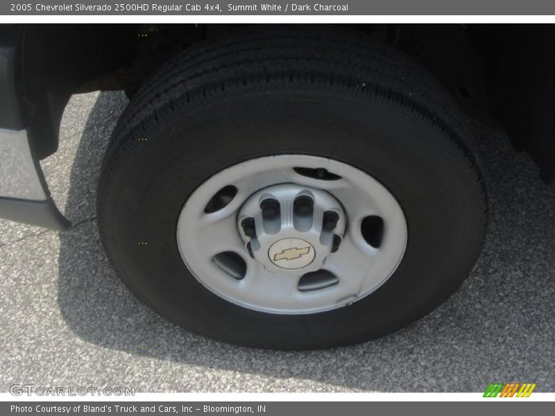 Summit White / Dark Charcoal 2005 Chevrolet Silverado 2500HD Regular Cab 4x4