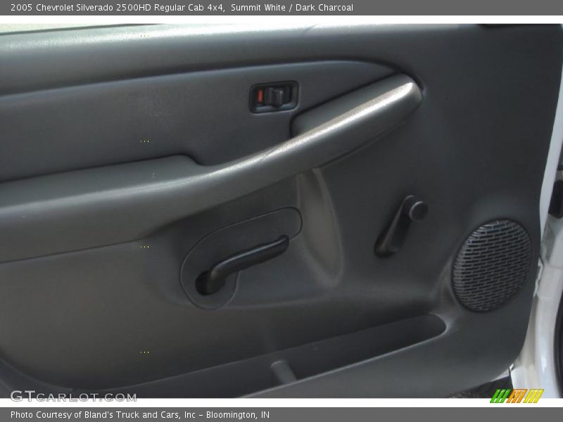 Summit White / Dark Charcoal 2005 Chevrolet Silverado 2500HD Regular Cab 4x4
