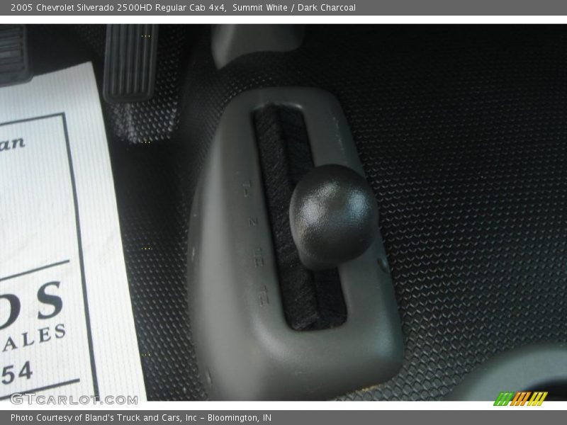 Summit White / Dark Charcoal 2005 Chevrolet Silverado 2500HD Regular Cab 4x4