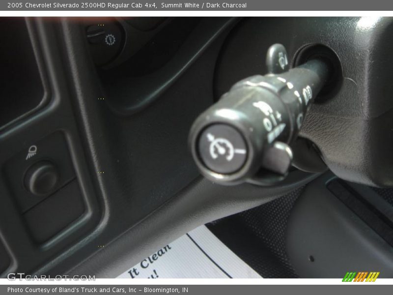 Summit White / Dark Charcoal 2005 Chevrolet Silverado 2500HD Regular Cab 4x4