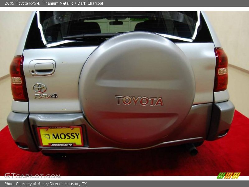 Titanium Metallic / Dark Charcoal 2005 Toyota RAV4