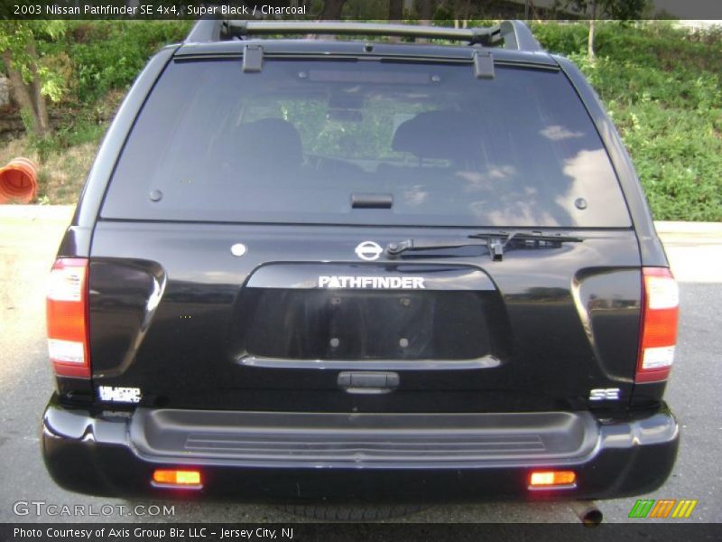 Super Black / Charcoal 2003 Nissan Pathfinder SE 4x4