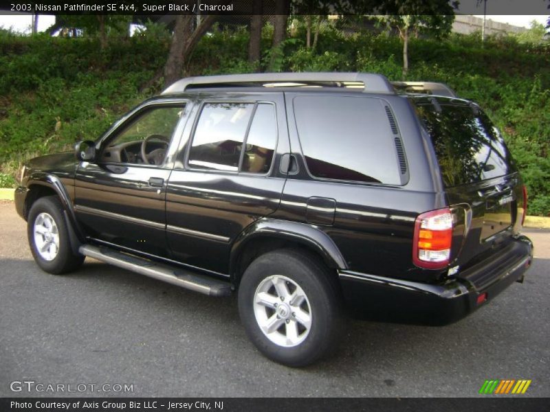 Super Black / Charcoal 2003 Nissan Pathfinder SE 4x4