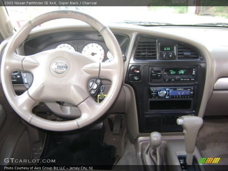 Super Black / Charcoal 2003 Nissan Pathfinder SE 4x4