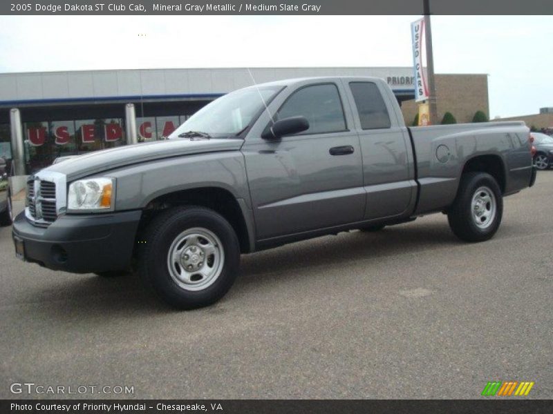 Mineral Gray Metallic / Medium Slate Gray 2005 Dodge Dakota ST Club Cab