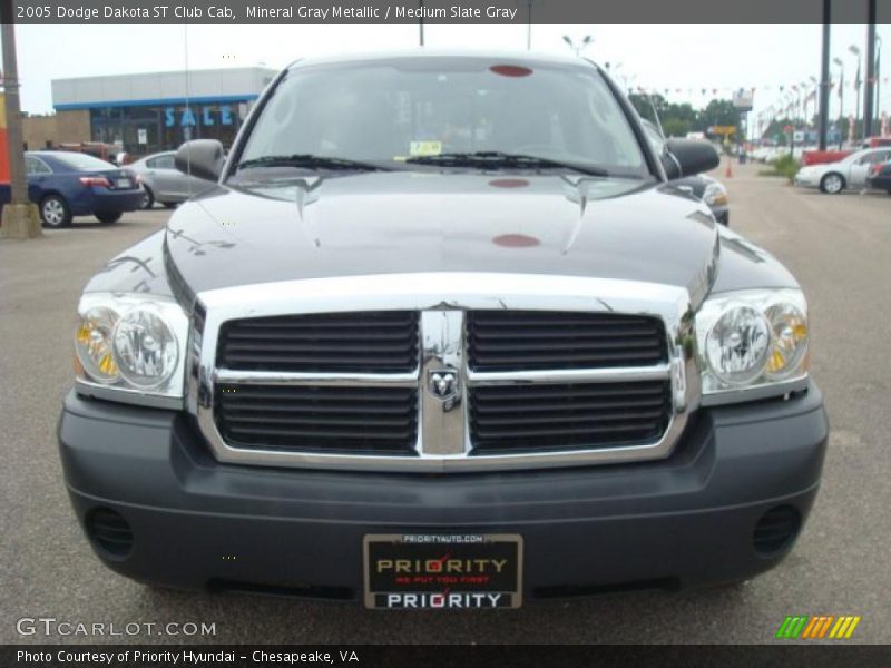 Mineral Gray Metallic / Medium Slate Gray 2005 Dodge Dakota ST Club Cab