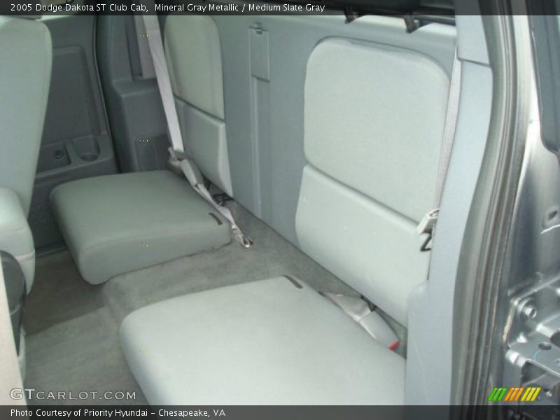 Mineral Gray Metallic / Medium Slate Gray 2005 Dodge Dakota ST Club Cab