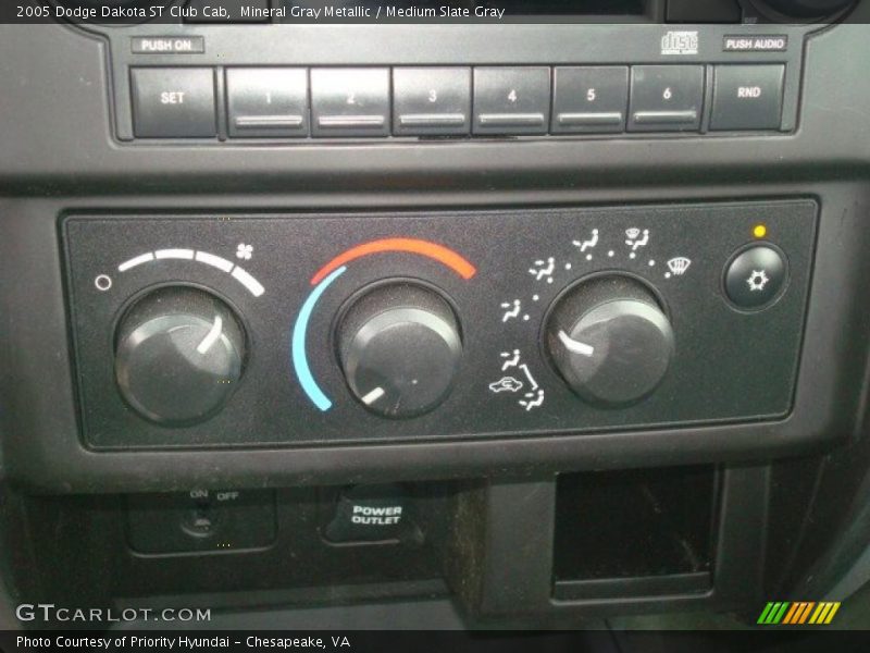 Mineral Gray Metallic / Medium Slate Gray 2005 Dodge Dakota ST Club Cab