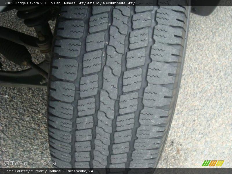 Mineral Gray Metallic / Medium Slate Gray 2005 Dodge Dakota ST Club Cab