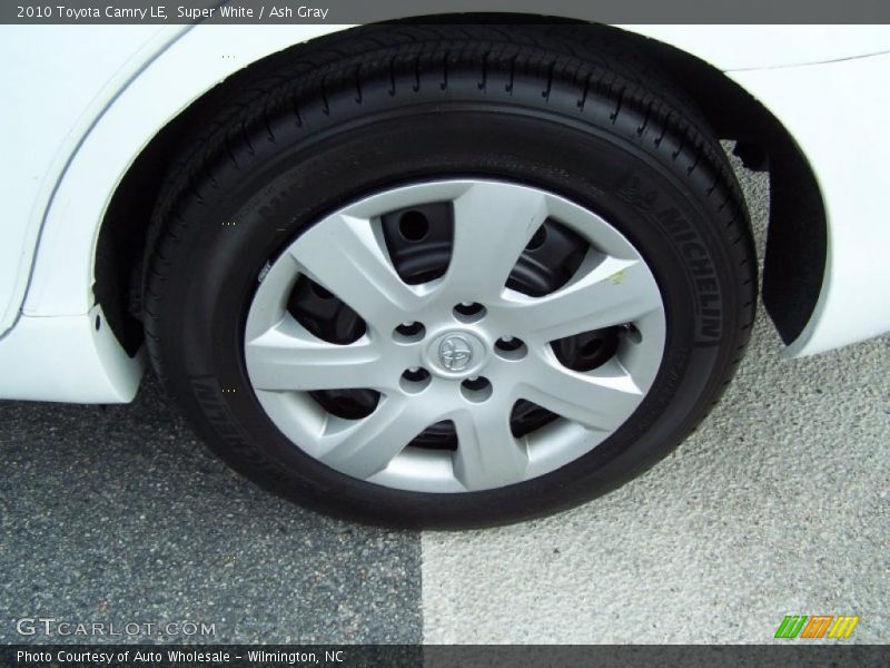 Super White / Ash Gray 2010 Toyota Camry LE