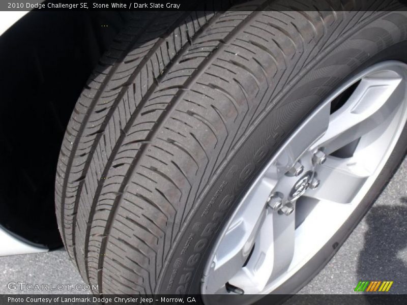 Stone White / Dark Slate Gray 2010 Dodge Challenger SE