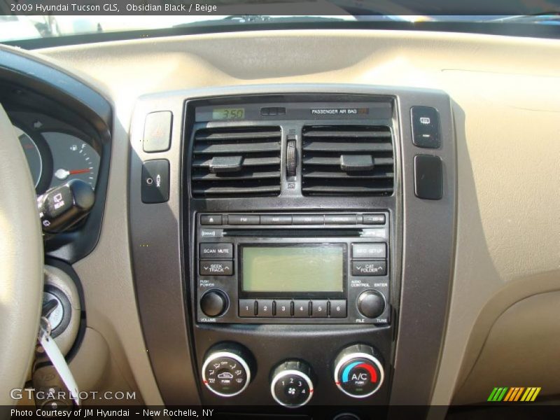 Obsidian Black / Beige 2009 Hyundai Tucson GLS