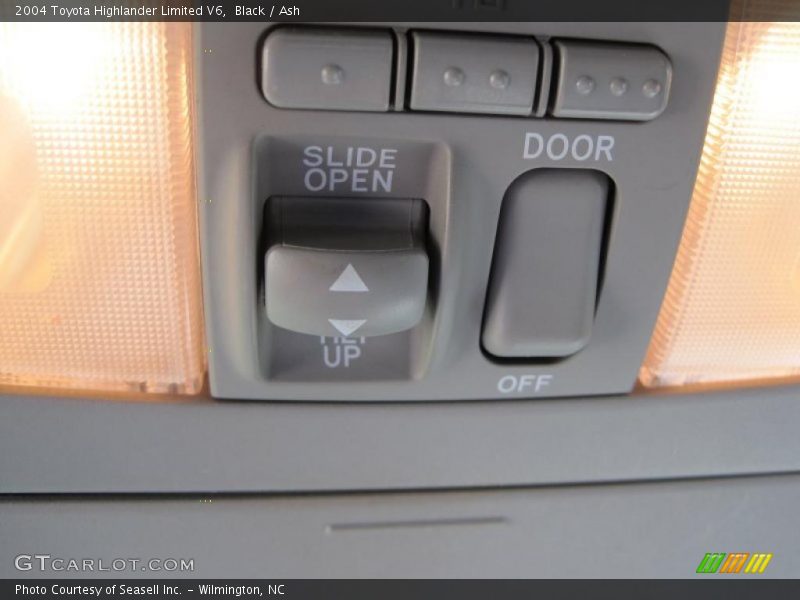 Black / Ash 2004 Toyota Highlander Limited V6