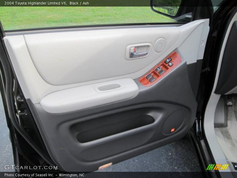 Black / Ash 2004 Toyota Highlander Limited V6