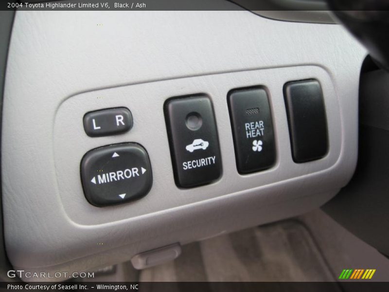 Black / Ash 2004 Toyota Highlander Limited V6