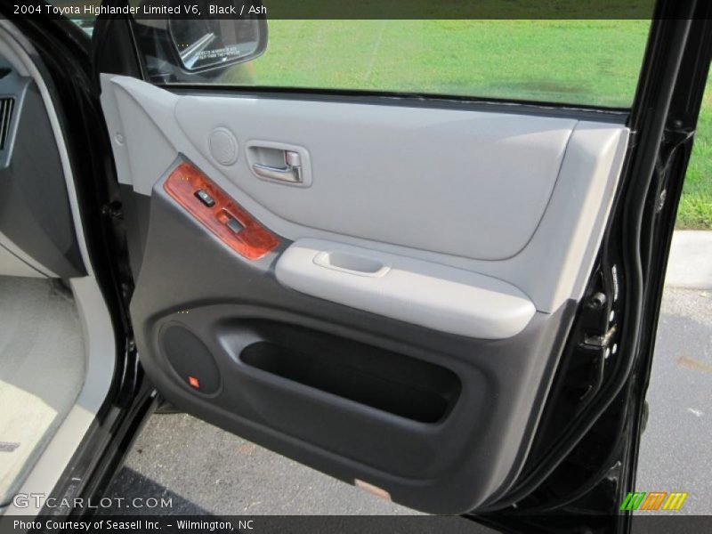 Black / Ash 2004 Toyota Highlander Limited V6