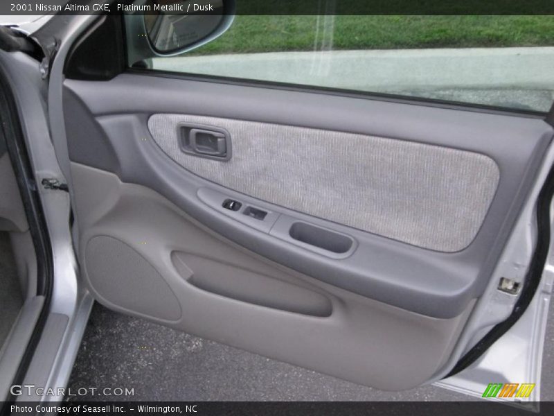 Platinum Metallic / Dusk 2001 Nissan Altima GXE